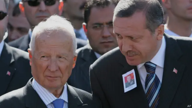 Evren ile Erdoğan 2005'te, darbenin önde gelen isimlerinden Nurettin Ersin'in cenaze töreninde.