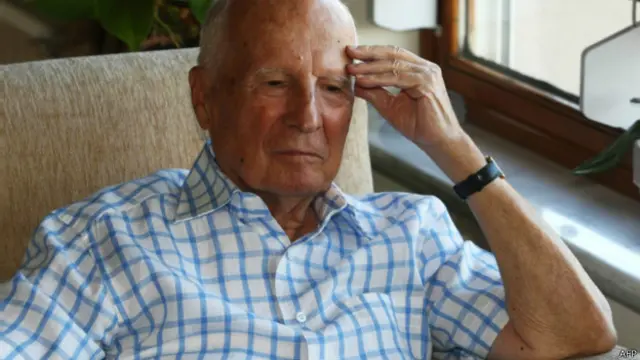 Kenan Evren'in 2010 yılında çekilen bir fotoğrafı.