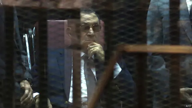  سابق مصری صدر قاہرہ کے ایک فوجی ہسپتال میں زیرِ اعلاج ہیں۔