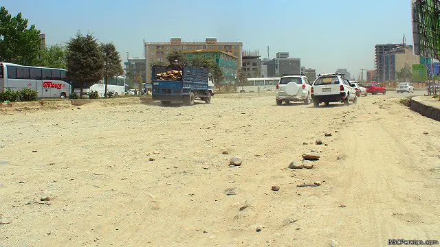 بسیاری از جاده های افغانستان درست ساخته نشده و برخی اصلاً خراب هستند
