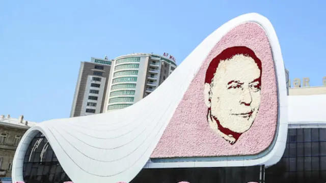 Təhlilçilər bayramı "israfçı" adlandırır