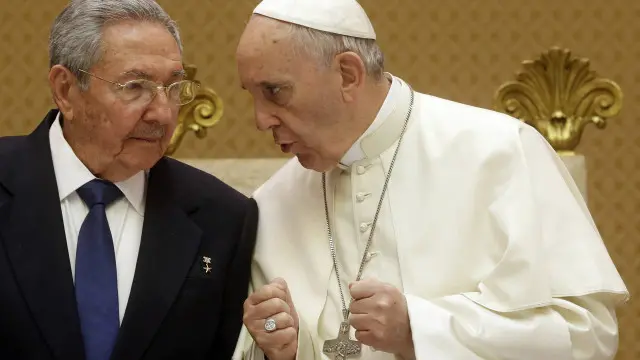 Chủ tịch Cuba Raul Castro dừng chân ở Vatican để gặp Giáo hoàng trên đường trở về từ Moscow.
