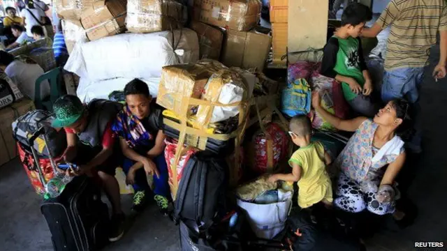 خطرے کے پیش نظر کئی مقامات پر مسافروں کو مشکلات کا سامنا کرنا پڑ رہا ہے