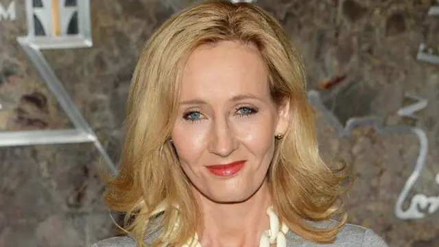 انتقادات لاذعة لجيه كيه رولنغ بسبب آراءها السياسية على تويتر 