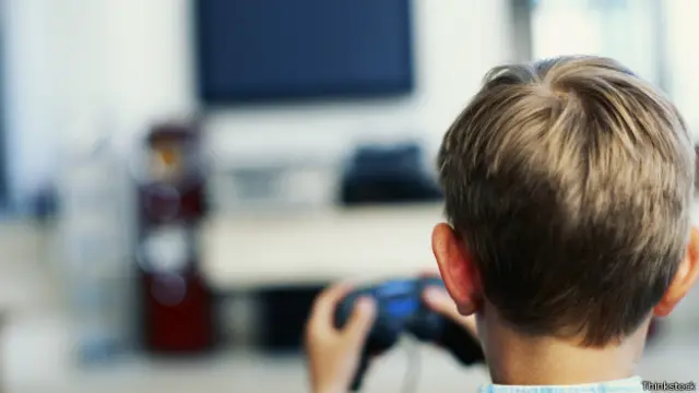کودکان و نوجوانان تا پانزده ساعت‌ در روز وقت صرف بازی‌های کامپیوتری می‌کنند
