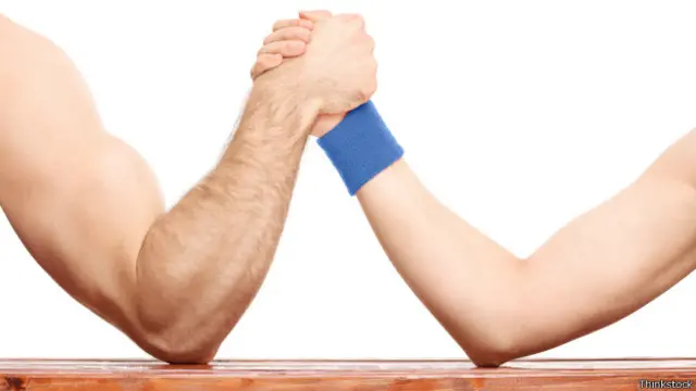 پروفسور زیمباردو معتقد است بازی‌های کامپیوتری و پورنوگرافی آنلاین مرد بودن نسل جدید مردان را در خطر قرار داده است