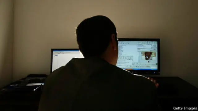 برخی تحقیقات نشان می‌دهند که تفاوت بین سکس واقعی و تماشای پورنوگرافی برای پسران و مردان روز به روز کمرنگ‌تر می‌شود