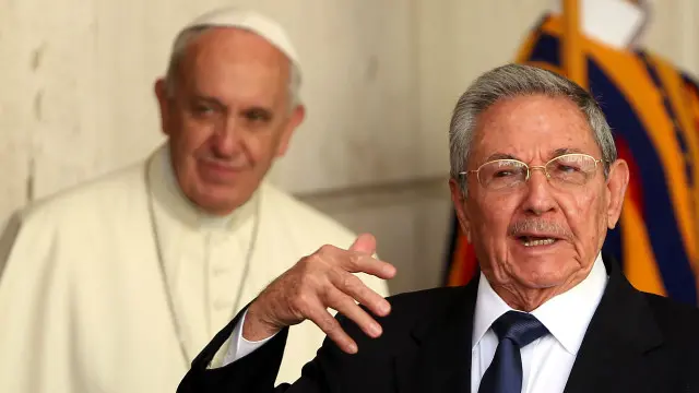 ’پاپائے روم، رومن کیھتولک کے یسوعی فرقے سے ہیں اور ایک طرح سے میں بھی اسی فرقے کا ہوں۔ میں نے یسوعی سکولوں میں تعلیم حاصل کی ہے‘