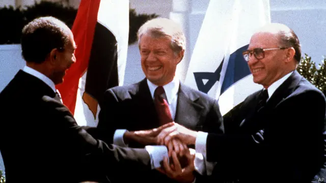كانت مصر أول بلد عربي يبرم معاهدة سلام مع إسرائيل في عام 1979 