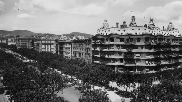 Дом Мила на бульваре Грасия в Барселоне