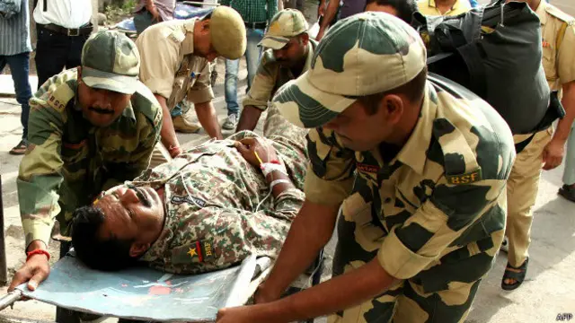 कश्मीर घायल सैनिक