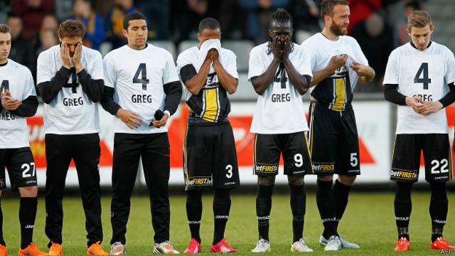 Los jugadores del Lokeren no pudieron contener las lágrimas en la despedida de Mertens.