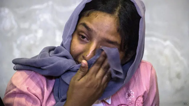 غالبا ما يسافر مسلمو الروهينغيا الهاربون من ميانمار إلى تايلاند مع مهربين يعدون إياهم بالسفر إلى ماليزيا.