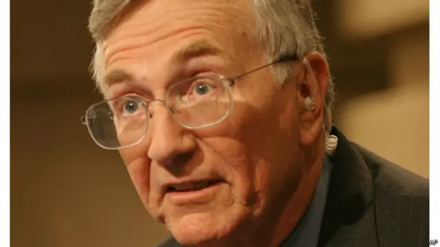 Seymour Hersh ialah wartawan investigasi yang memenangi penghargaan jurnalisme Pulitzer pada 1970 setelah mengekspos pembantaian prajurit AS terhadap warga sipil Vietnam di My Lai 