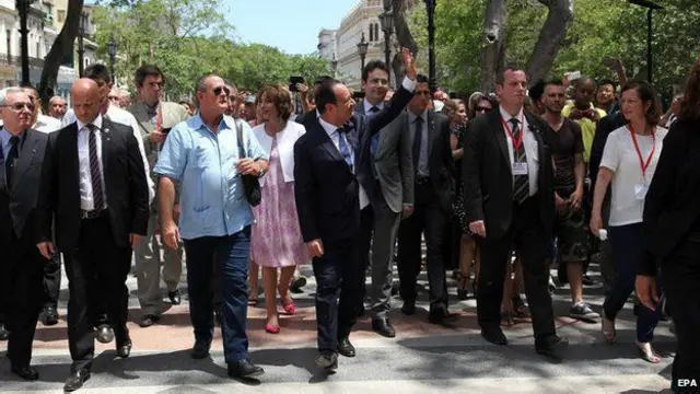 ओलांद और राउल कास्त्रो