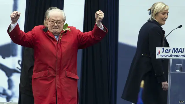 لوبان يقول إن "مجموعته" الجديدة لن تنافس حزب الجبهة الوطنية بزعامة انبته مارين ( علي يمين الصورة)