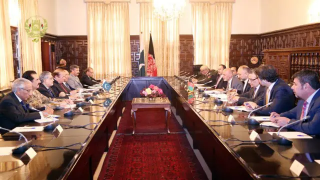 ارګ وايي، له غرمې مخکې د افغان او پاکستاني مشرانو ترمنځ دوه اړخیزه ناسته وشوه.