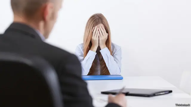 Девушка расстроилась во время собеседования