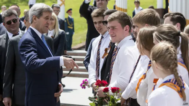 克里姆林宫对克里决定亲访俄国表示赞赏,并称俄国对表达“进行更宽泛对话的政治意愿”持开放态度。