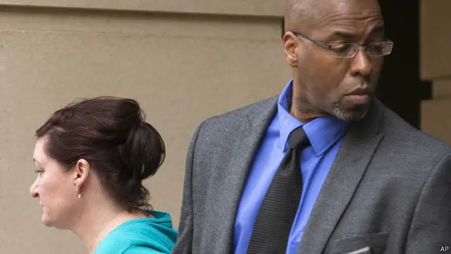 حكم بسجن ستيرلينغ لثلاثة أعوام ونصف.