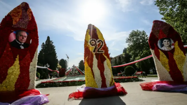 Hakimiyyət bayram üçün 2 milyon gül alındığını bildirsə də, bunun neçəyə başa gəlməsindən heç bir məlumat verməyib.