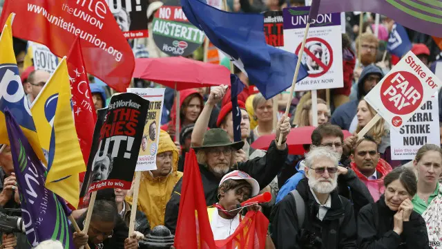 نقابات العمال نظمت الكثير من الاحتجاجات ودعت إلى إضرابات احتجاجا على سياسة التقشف التي طبقتها الحكومة الائتلافية السابقة.