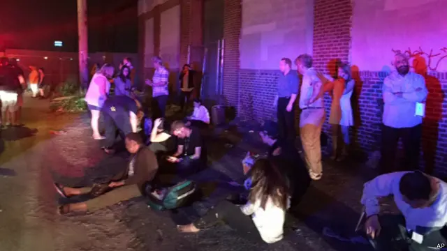 اس پر 240 افراد سوار تھے اور بہت سے لوگوں کو معمولی چوٹیں آئي ہیں