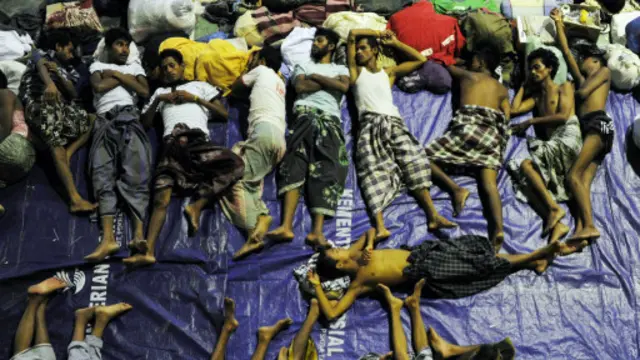 ආහාරපාන නොමැතිව වැතිර සිටින අනාථයන්