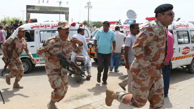 اس واقعے کی اطلاع ملتے ہی رینجرز کے اہلکار اور اعلیٰ حکام بھی جائے وقوعہ اور ہسپتال پہنچ گئے۔