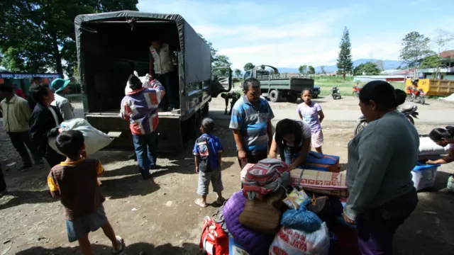 Pengungsi Gunung Sinabung. Foto-foto oleh Ramadhona Raja Hasibuan