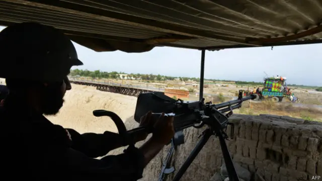 ذرائع کا کہنا ہے کہ کلاچی اور اس کے قریبی علاقوں میں شدت پسند روپوش ہیں جن کے خلاف تین ماہ پہلے بڑی کارروائیاں کی گئی تھیں