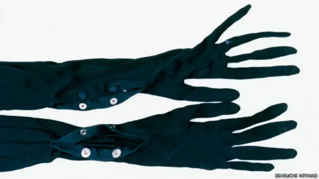 Frida por Ishiuchi #86, 2012-2015 - guantes negros