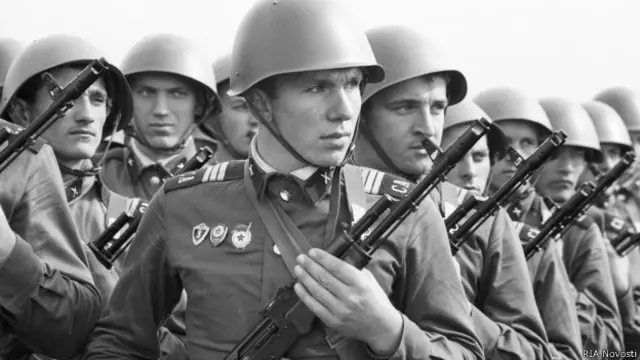 Советские военнослужащие на совместных учениях Варшавского Договора в Белоруссии (1983 г.)