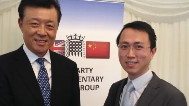 与中国驻英大使刘晓明一同出席英国国会2015年中国新春庆典活动