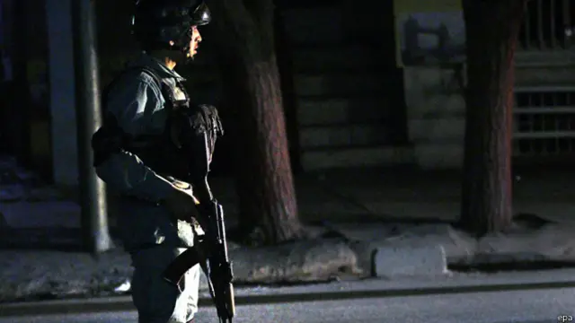 هرعت قوات الأمن الى مكان الهجوم في حي كولولا بوشتا الراقي