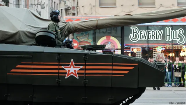 Танк с георгиевской лентой