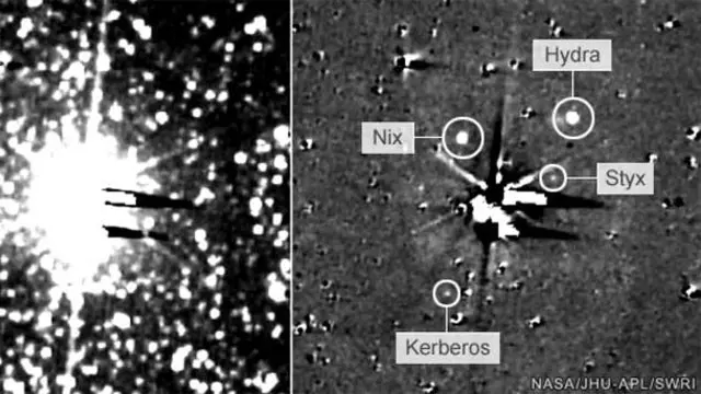 بائیں جانب لوری کی بھیجی ہوئی اصل تصویر ہے، اسے خاص طریقے سے پروسیس کرنے کے بعد پلوٹو کے چاند نظر آ گئے