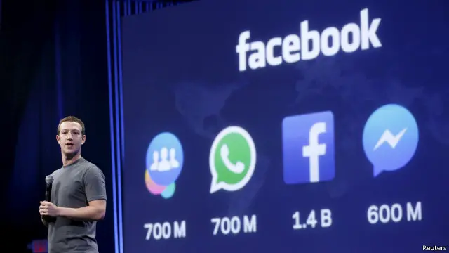 मार्क ज़करबर्ग फ़ेसबुक के लोगो के सामने