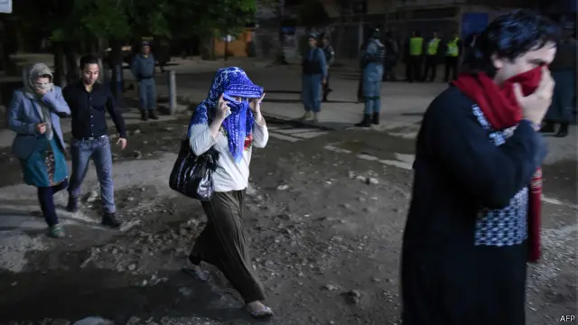 د افغان ملي پوځ د ۱۱۱ لوا مشر قدم شاه شاهین تر دې وړاندې د رویټرز خبري اژانس ته وویل حکومتي ځواکونو لږترلږه ۱۶ کسان ژغورلي