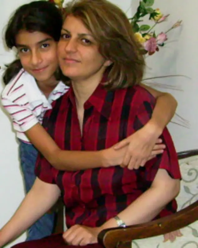 فریبا کمال آبادی، یکی از هفت سرپرست سابق جامعه بهاییان در زندان اوین بسر می برد