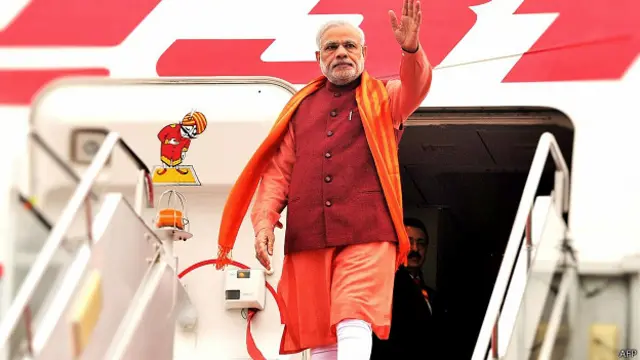 चीन पहुंचे भारतीय प्रधानमंत्री नरेंद्र मोदी