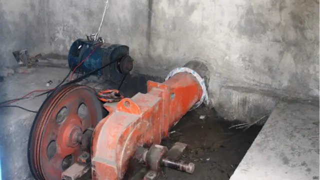 هوښیارو کلیوالو پخوانیو ژرندو ته د ملي پیوستون دولتي پروګرام نه په ګټه اخستنې خپلو پخوانیو او زړو ژورندو ته ډینموګان لګولي، وړیا برښنا تولیدوي او ۲۴ ساعته ترې ګټه اخلي.