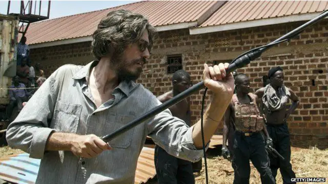 Seperti anggota kru lainnya, Hofmanis ikut turun tangan mengurus semua aspek pembuatan film