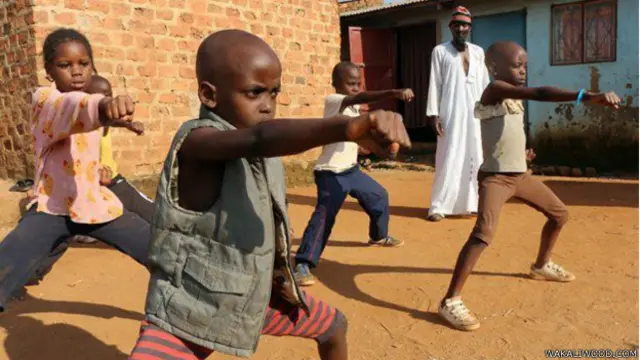 Sekolah kung fu melatih anak-anak menjadi bintang film masa depan