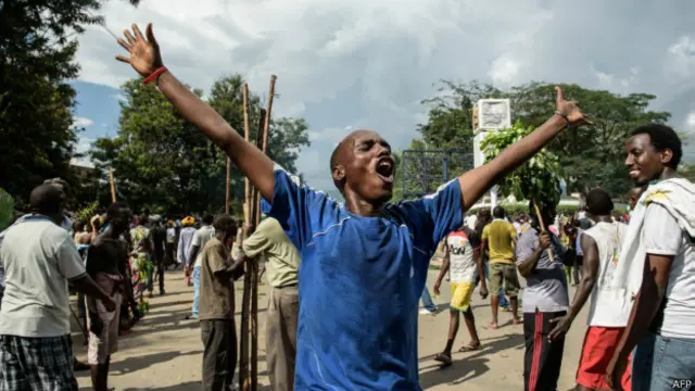Участник протестов в Бурунди