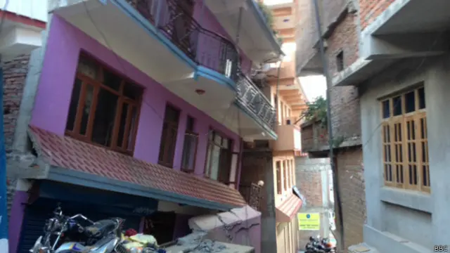 नेपाल, ढही हुई और खड़ी इमारत