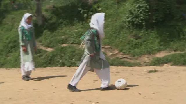 مصنوعی ٹانگ کے باعث مشی آج ایک عام بچی کی سی زندگی گزارتی ہے