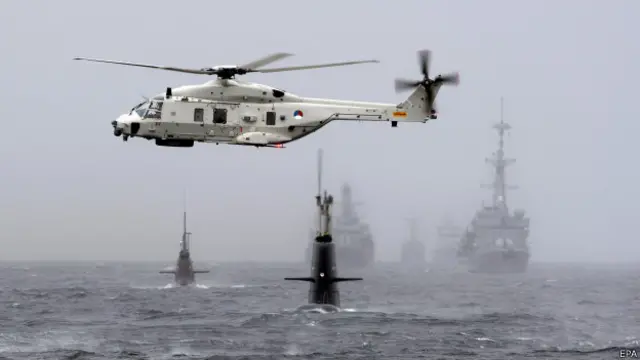 Голландский вертолет помогает обнаружить немецкую U33