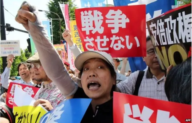 日本不少反戰人士抗議這一法案