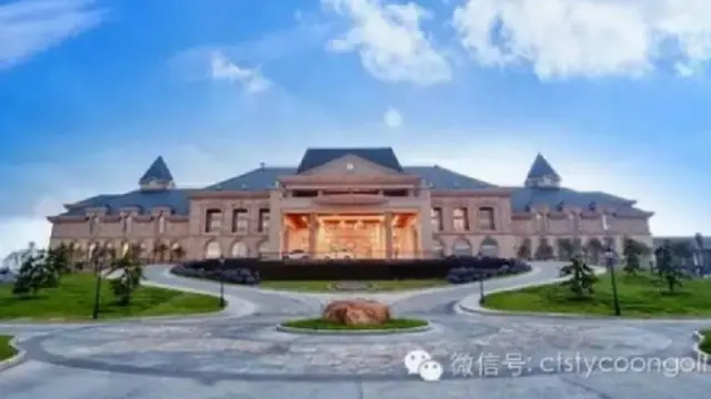 聚豪高尔夫球会的100多名香港会员也已联名发函给深圳市政府和香港中联办,要求中国官方根据“依法治国”的精神,维护他们的合法权益。